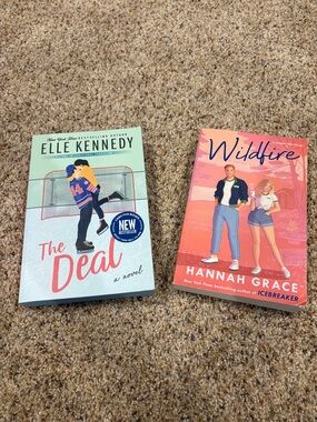 New + popular hockey romance paperback bundle 🏒📚💓